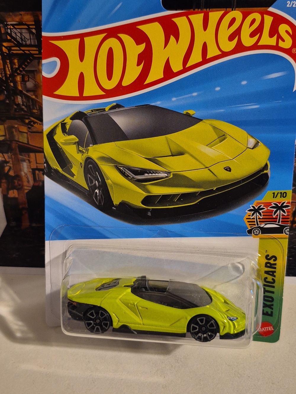 D4 Hot Wheels Lamborghini Centenario with shipping protector